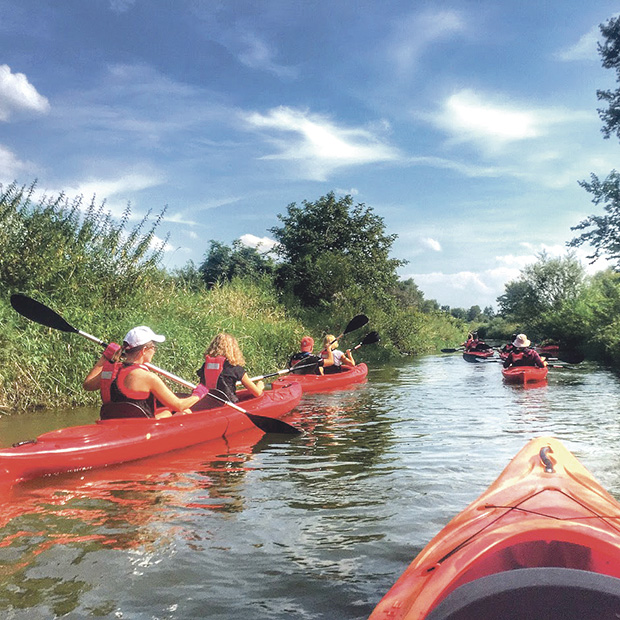 Ich czworo. W kajaku!